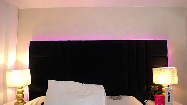 laila stilwiills online show from April 6, 2026, 4:46 am