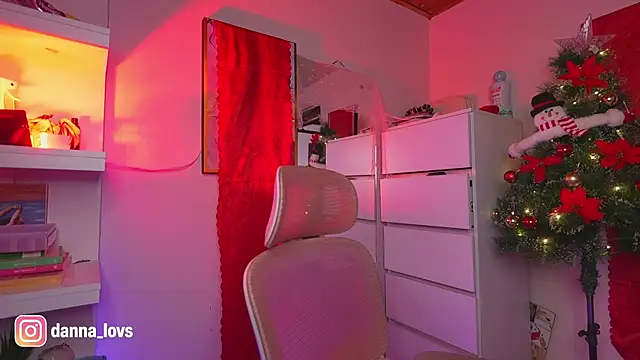 Dannaa Lovs online show from November 24, 2025, 5:45 pm