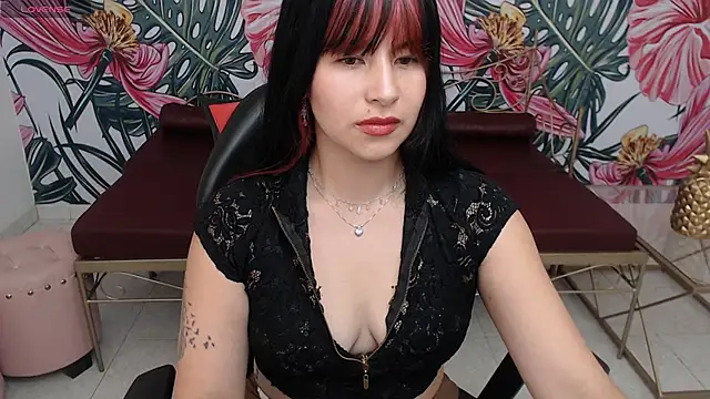 Nina harper  online show from September 15, 2025, 8:20 pm