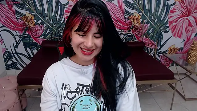 Nina harper  online show from September 18, 2025, 8:00 pm