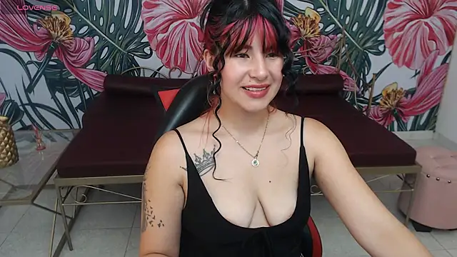 Nina harper  online show from September 27, 2025, 8:03 pm