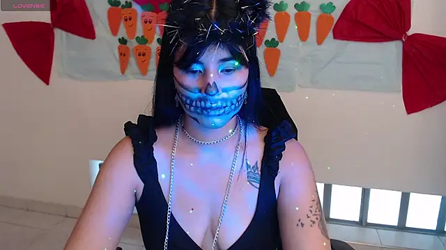 Nina harper  online show from October 31, 2025, 8:10 pm