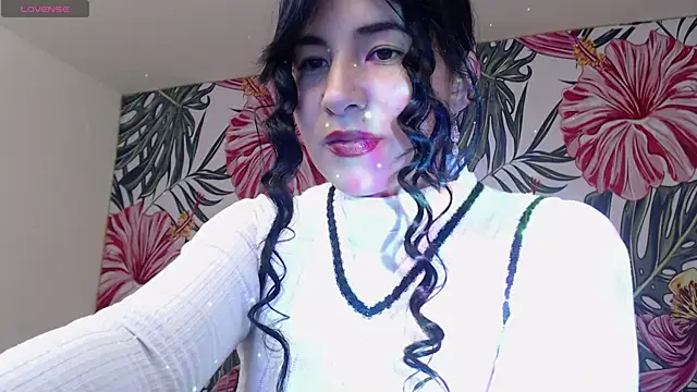 Nina harper  online show from November 7, 2025, 8:09 pm