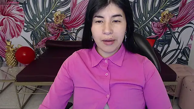 Nina harper  online show from November 8, 2025, 8:18 pm