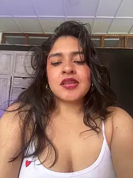Snapshot of EmilyNoir1 chatting on April 18, 2026, 7:58 pm EmilyNoir1 online show from April 18, 2026, 7:58 pm