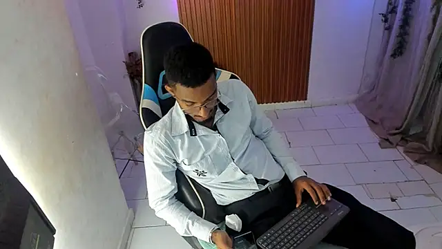 Darwin mayo online show from November 7, 2025, 5:13 pm