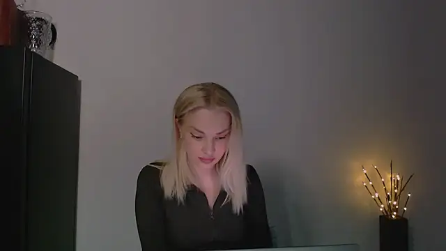 Snapshot of Lia_noo_regrets chatting on May 15, 2026, 4:58 pm Lia noo regrets online show from May 15, 2026, 4:58 pm