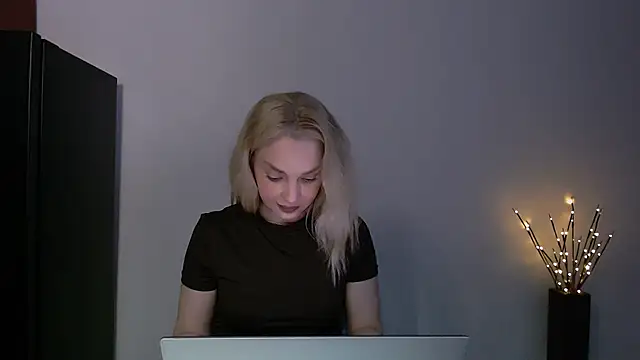 Snapshot of Lia_noo_regrets chatting on May 30, 2026, 4:04 pm Lia noo regrets online show from May 30, 2026, 4:04 pm