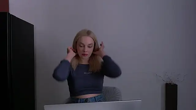 Snapshot of Lia_noo_regrets chatting on May 31, 2026, 1:40 pm Lia noo regrets online show from May 31, 2026, 1:40 pm