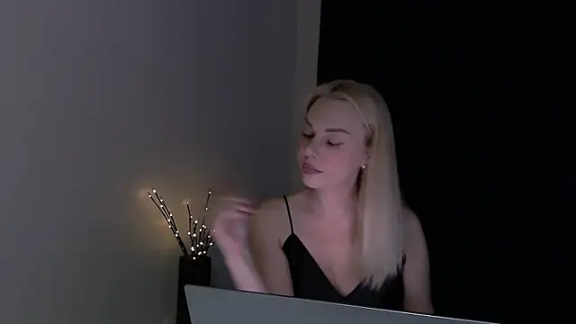 Snapshot of Lia_noo_regrets chatting on July 26, 2026, 5:42 pm Lia noo regrets online show from July 26, 2026, 5:42 pm