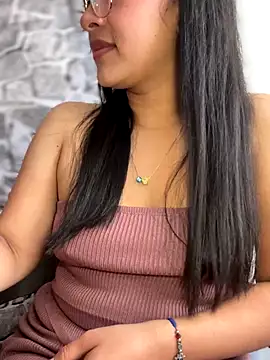 Liulee2 online show from October 3, 2025, 4:15 pm