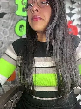 Liulee2 online show from October 28, 2025, 3:36 pm