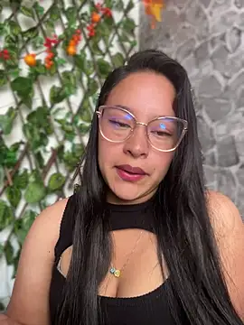 Liulee2 online show from November 4, 2025, 4:28 pm