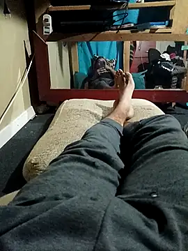 Snapshot of TUcalifa chatting on April 7, 2026, 12:44 am TUcalifa online show from April 7, 2026, 12:44 am