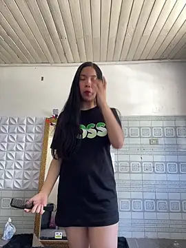 ashleyy20 online show from October 14, 2025, 1:23 pm