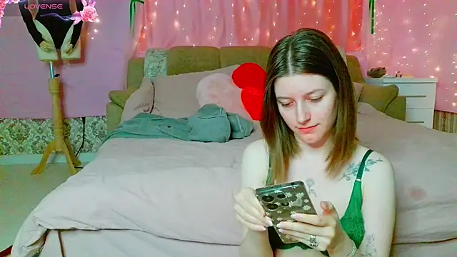 Snapshot of Marinaxmonroe chatting on May 24, 2026, 8:03 pm Marinaxmonroe online show from May 24, 2026, 8:03 pm