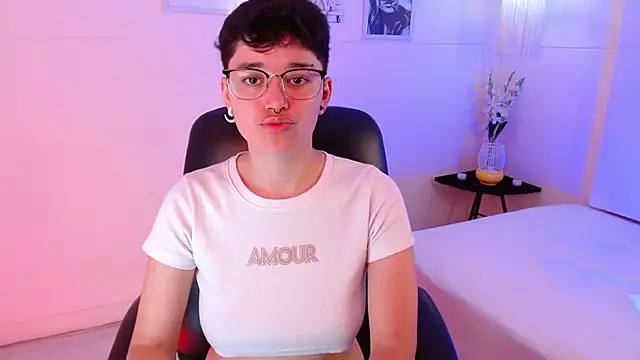 Snapshot of jeroharper chatting on October 6, 2025, 1:19 pm jeroharper online show from October 6, 2025, 1:19 pm