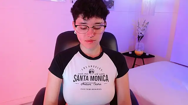 Snapshot of jeroharper chatting on October 13, 2025, 4:07 pm jeroharper online show from October 13, 2025, 4:07 pm