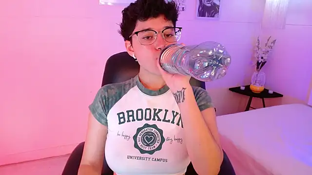 Snapshot of jeroharper chatting on October 23, 2025, 3:11 pm jeroharper online show from October 23, 2025, 3:11 pm