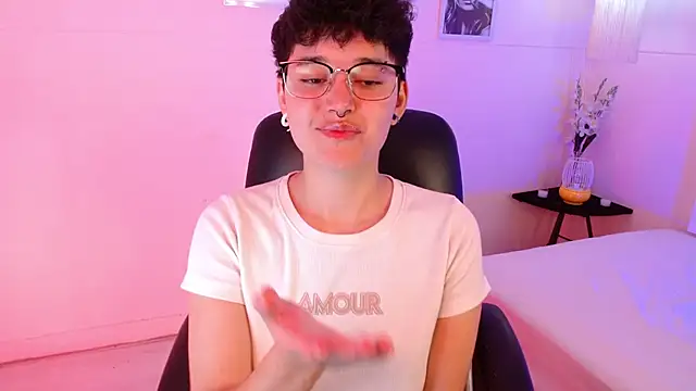 Snapshot of jeroharper chatting on October 25, 2025, 2:13 pm jeroharper online show from October 25, 2025, 2:13 pm