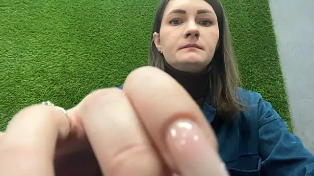 AshlyJoy online show from November 4, 2025, 7:40 am