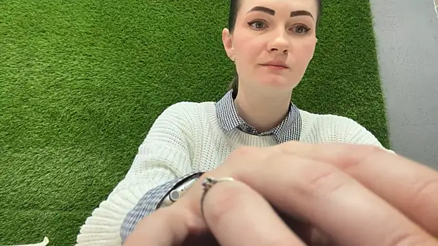 AshlyJoy online show from November 13, 2025, 9:41 am