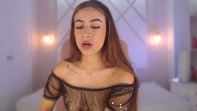 isabellashine online show from September 10, 2025, 1:55 pm