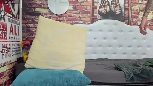 Ian1  online show from November 14, 2025, 2:32 am