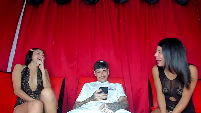 Snapshot of extreme_hot_crazy chatting on October 4, 2025, 4:21 am extreme hot crazy online show from October 4, 2025, 4:21 am