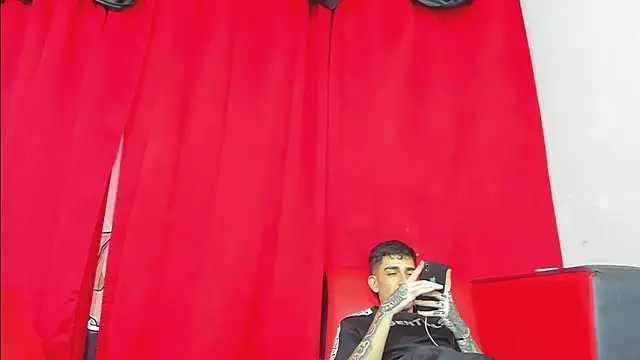 Snapshot of extreme_hot_crazy chatting on December 15, 2025, 4:39 am extreme hot crazy online show from December 15, 2025, 4:39 am