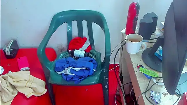 Snapshot of extreme_hot_crazy chatting on December 17, 2025, 5:19 pm extreme hot crazy online show from December 17, 2025, 5:19 pm