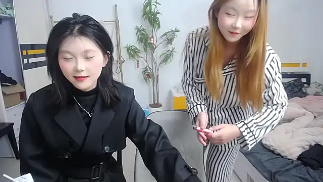 Babygirls523 online show from September 26, 2025, 5:06 pm