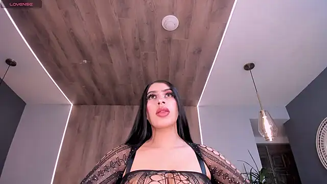 LeahLombardi  online show from November 28, 2025, 3:31 am