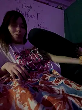 Snapshot of the_holy_t chatting on November 15, 2025, 5:20 pm the holy t online show from November 15, 2025, 5:20 pm