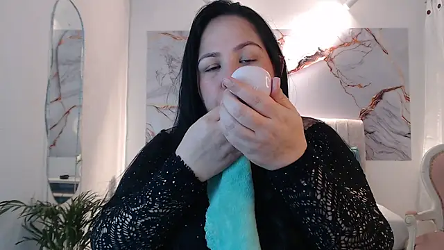 Snapshot of Ashley_Grahaam chatting on November 16, 2025, 11:32 pm Ashley Grahaam online show from November 16, 2025, 11:32 pm