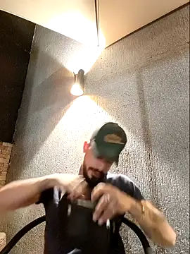 VinzenzRizzo online show from November 12, 2025, 2:45 am