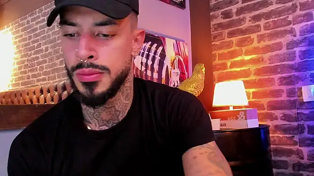 VinzenzRizzo online show from July 20, 2026, 2:48 am