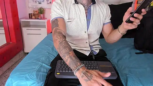 VinzenzRizzo online show from July 22, 2026, 4:37 am