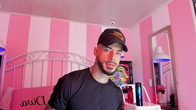 VinzenzRizzo online show from July 28, 2026, 4:19 am