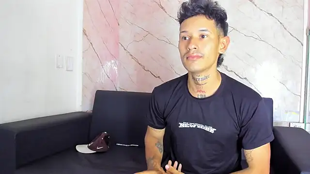 Snapshot of Asthondream_ chatting on November 29, 2025, 10:29 am Asthondream online show from November 29, 2025, 10:29 am