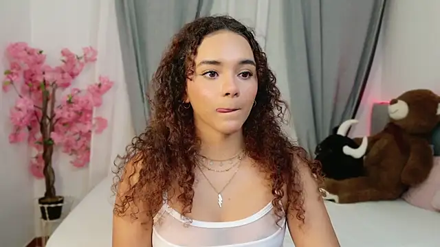 Snapshot of Taylor_Tina chatting on September 30, 2025, 6:46 pm Taylor Tina online show from September 30, 2025, 6:46 pm