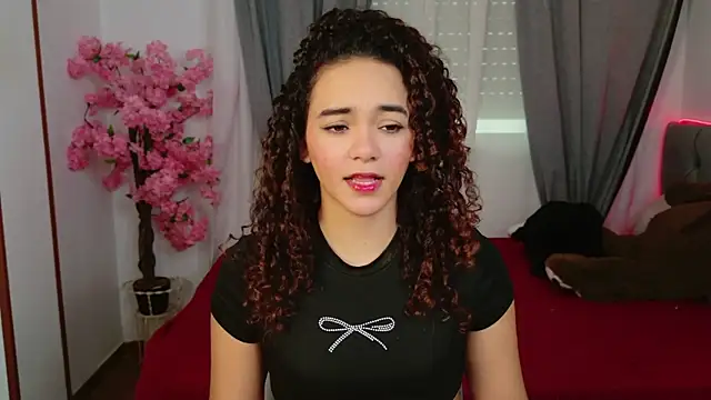 Snapshot of Taylor_Tina chatting on October 10, 2025, 8:57 am Taylor Tina online show from October 10, 2025, 8:57 am