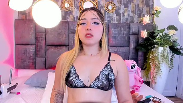 PatyLawrence online show from November 16, 2025, 1:55 am