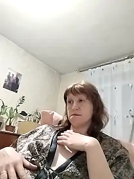 Snapshot of Flower2931 chatting on April 8, 2026, 7:14 pm Flower2931 online show from April 8, 2026, 7:14 pm