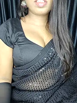 Webrowncouple online show from September 8, 2025, 4:28 pm