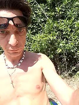 Snapshot of KalendaXL chatting on October 13, 2025, 12:49 pm KalendaXL online show from October 13, 2025, 12:49 pm