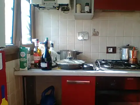 Snapshot of KalendaXL chatting on October 27, 2025, 12:20 pm KalendaXL online show from October 27, 2025, 12:20 pm