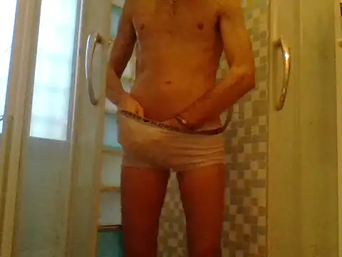 Snapshot of KalendaXL chatting on December 1, 2025, 2:44 pm KalendaXL online show from December 1, 2025, 2:44 pm