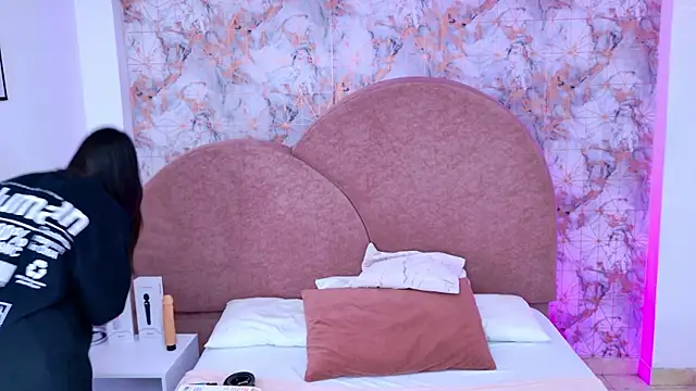 RavenGloomy online show from November 6, 2025, 8:32 pm