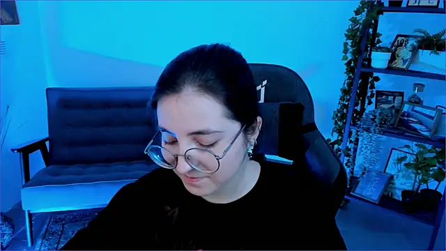 Snapshot of VirtuallVoyant chatting on October 6, 2025, 7:28 am VirtuallVoyant online show from October 6, 2025, 7:28 am